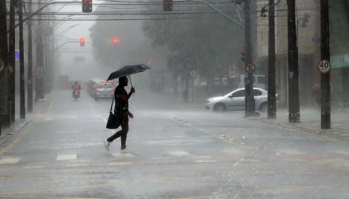 Inmet emite alerta de perigo de tempestade com ventos de até 100 km/h no Paraná